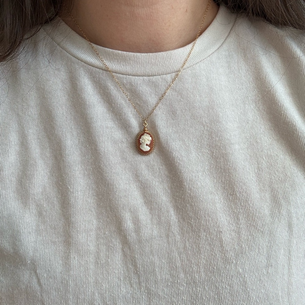 Vintage Danecraft 12k gold filled hand carved Cameo Pendant Necklace